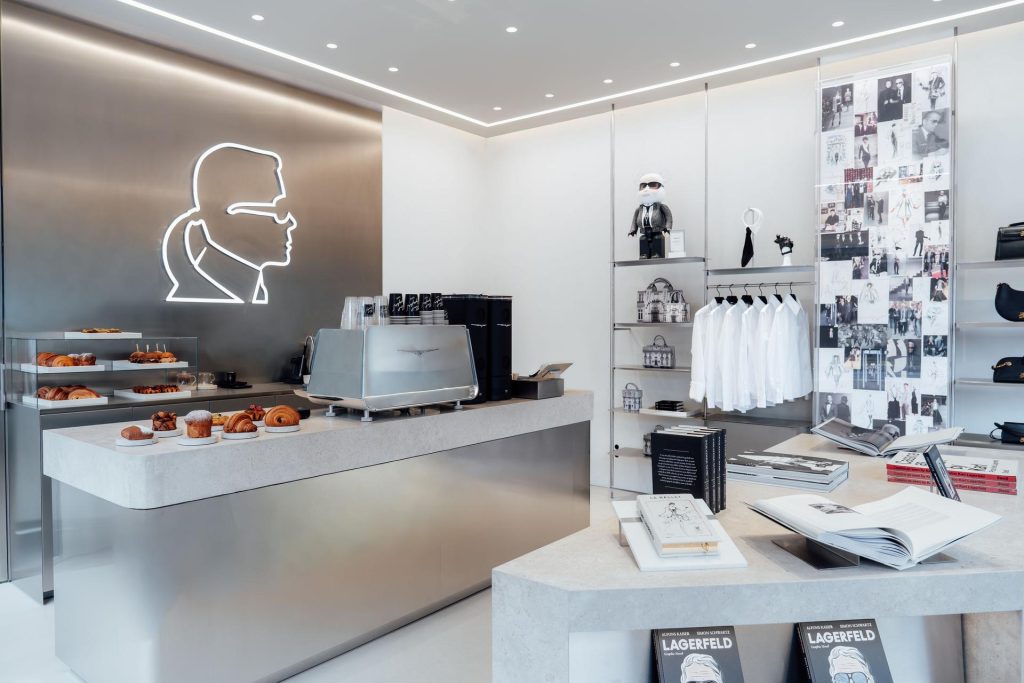 Karl Lagerfeld abre en Ámsterdam su primer café de especialidad y consolida su universo conceptual más allá de la moda