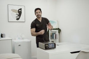Medicina estética estival: los tratamientos que se deben posponer y las alternativas seguras frente al sol