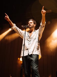 La Movida Sound firma un lleno absoluto en Barbate y se consolida como el enclave musical de referencia del verano gaditano