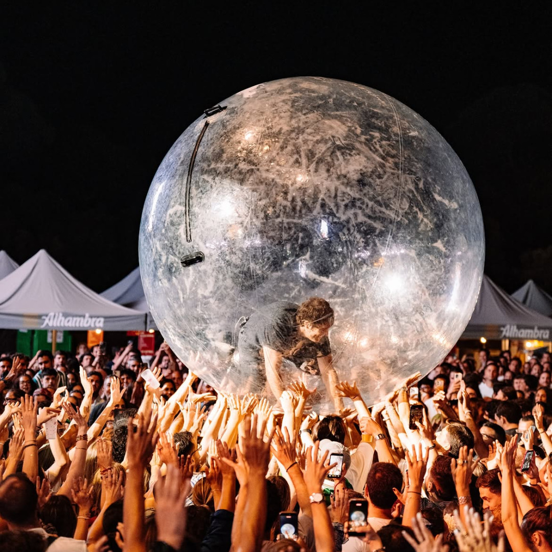 La Movida Sound firma un lleno absoluto en Barbate y se consolida como el enclave musical de referencia del verano gaditano