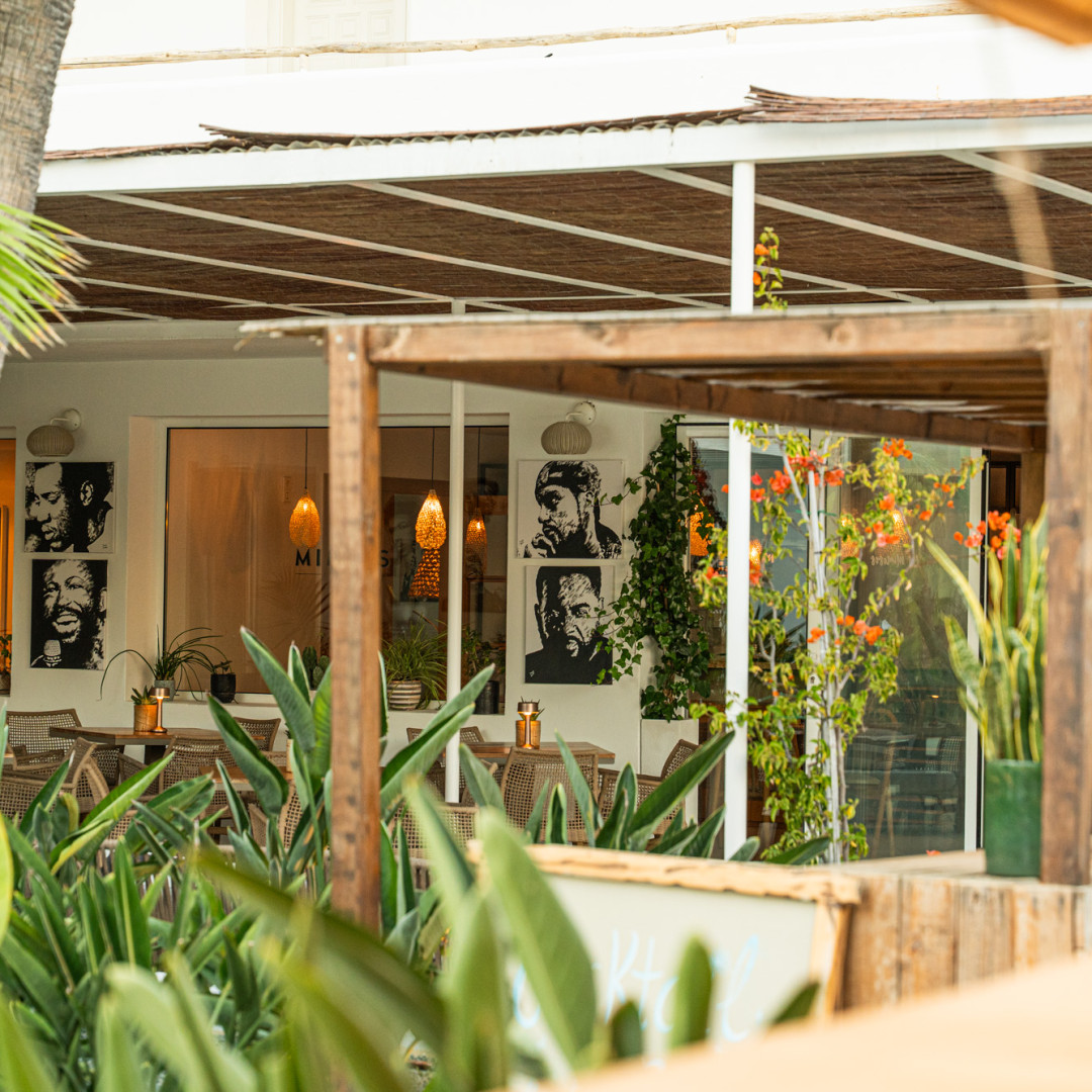 Davey Brown rinde tributo a la historia de Café Mambo con su nueva exposición en Ibiza