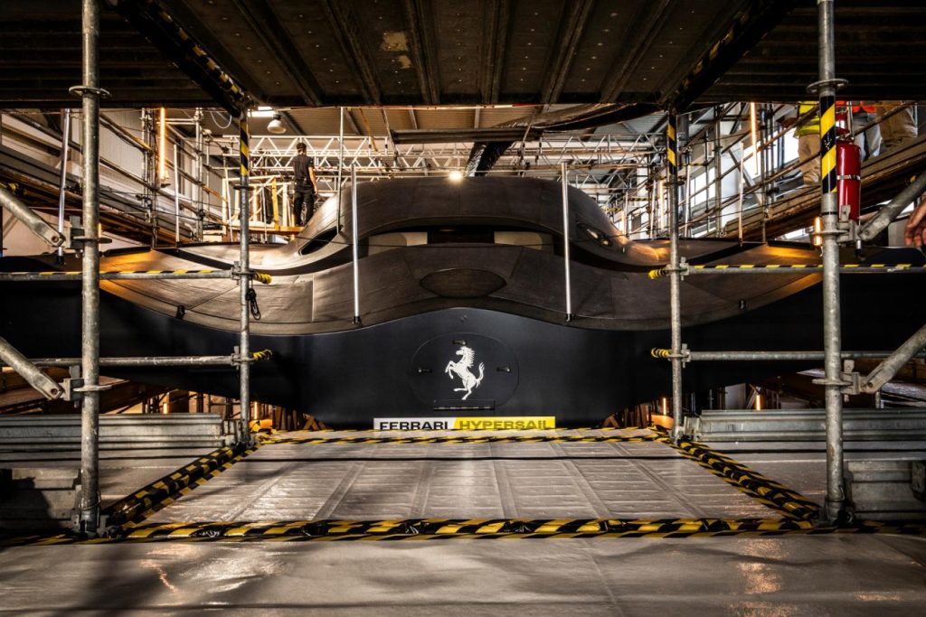 El velero Ferrari Hypersail volará sobre el océano